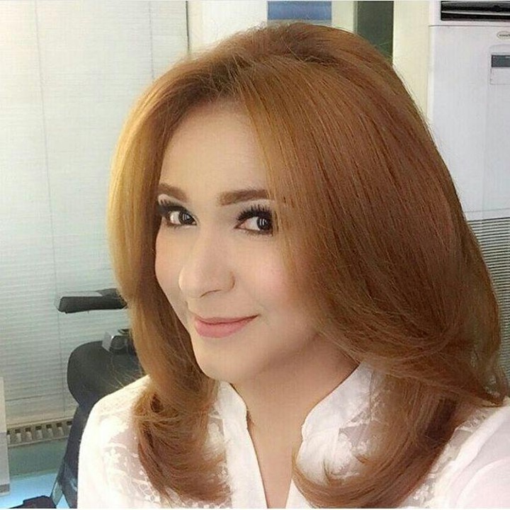 <p>Wajahnya tetap terlihat cantik dan awet muda di usianya yang menginjak 48 tahun. Bahkan, banyak penggemar yang mengagumi pesona kakak Puput Melati ini lho. (Foto: Instagram @puputnovel_)</p>