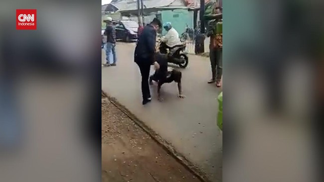 Sopir truk Ahmad Misbah (24), yang diinjak dan dipaksa push-up oleh pimpinan DPRD Depok Tajudin Tabri, mencabut laporan polisi.