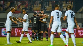 img-title Indonesia vs Curacao di Pakansari, Netizen Doakan Hujan