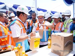 36 Kontainer Minyakita Dikirim dari Surabaya ke Maluku Utara Lewat Tol Laut