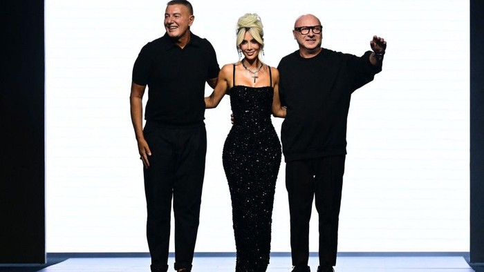 Kim Kardashian Berkolaborasi dengan Label Kontroversial Dolce & Gabbana! Hadirkan Nuansa Vintage di Koleksi Terbaru Kim Kardashian Berkolaborasi dengan Label Kontroversial Dolce & Gabbana! Hadirkan Nuansa Vintage di Koleksi Terbaru