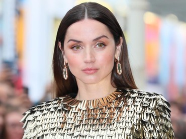 img-title Cerita Ana de Armas Bertarung dengan Keanu Reeves hingga Tubuh Memar-memar
