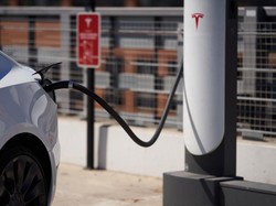Kata Tom Lembong soal Tesla Tak Lagi Pakai Nikel, Ternyata Gegara Ini