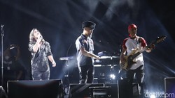 Lirik Lagu Pupus - Dewa 19