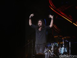 Lirik Lagu Laki-Laki Bukan Pengecut - Dewa 19 feat. Marcello Tahitoe