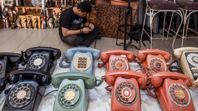 FOTO: Berburu Barang Antik di Indonesia Vintage Festival