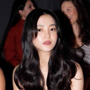 img-title Dari Lee Min Ho Hingga IU, Intip Gaya Sederet Selebriti Korea yang Hadir di Milan Fashion Week S/S23