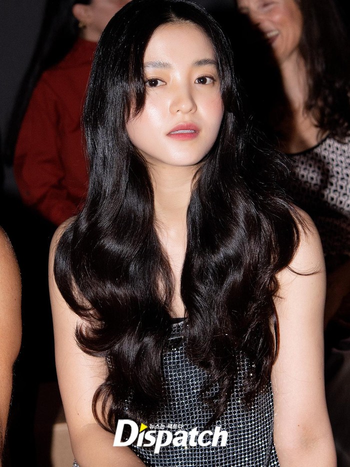 Bikin Pangling, Simak Gaya Berkelas Kim Tae Ri di Milan Fashion Week