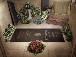 Istana Buckingham Publikasikan Foto Makam Ratu Elizabeth II