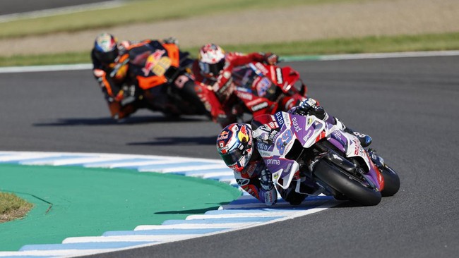 Pembalap Pramac Ducati Jorge Martin keluar sebagai pemenang MotoGP Jerman di Sirkuit Sacshenring, Minggu (18/6) malam WIB.
