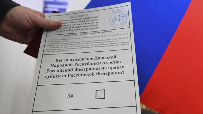 Putin bersiap mendeklarasikan pencaplokan wilayah Ukraina kala sebagian besar masyarakat di wilayah pendudukan mengaku dipaksa mendukung referenum gabung Rusia.