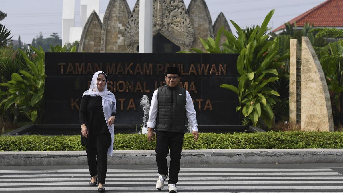 FOTO: Puan dan Cak Imin Ziarah di Makam Taufiq Kiemas