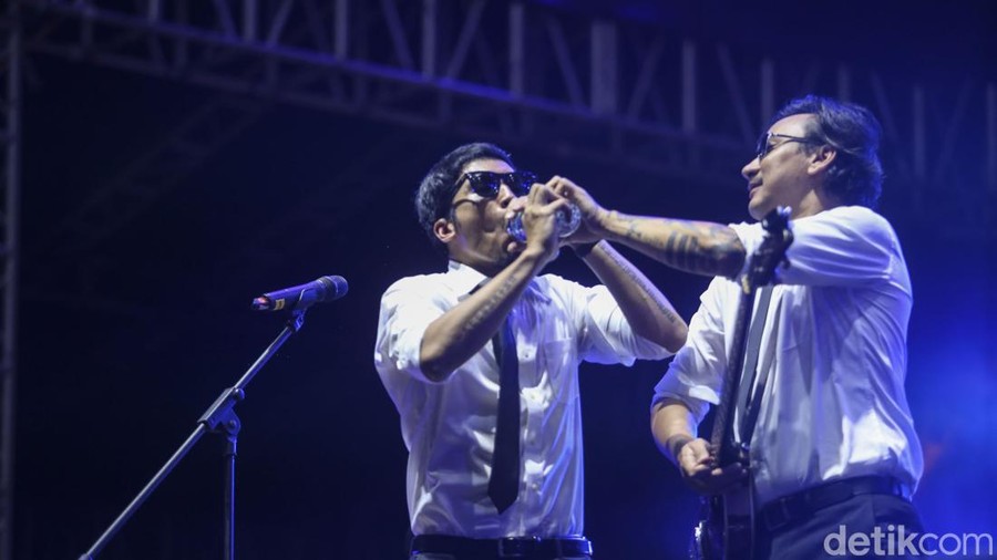 vincent desta endah and rhesa