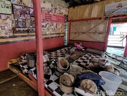 Warung Makan Langganan Pesohor Diterjang Banjir Luapan Sungai Cikaso