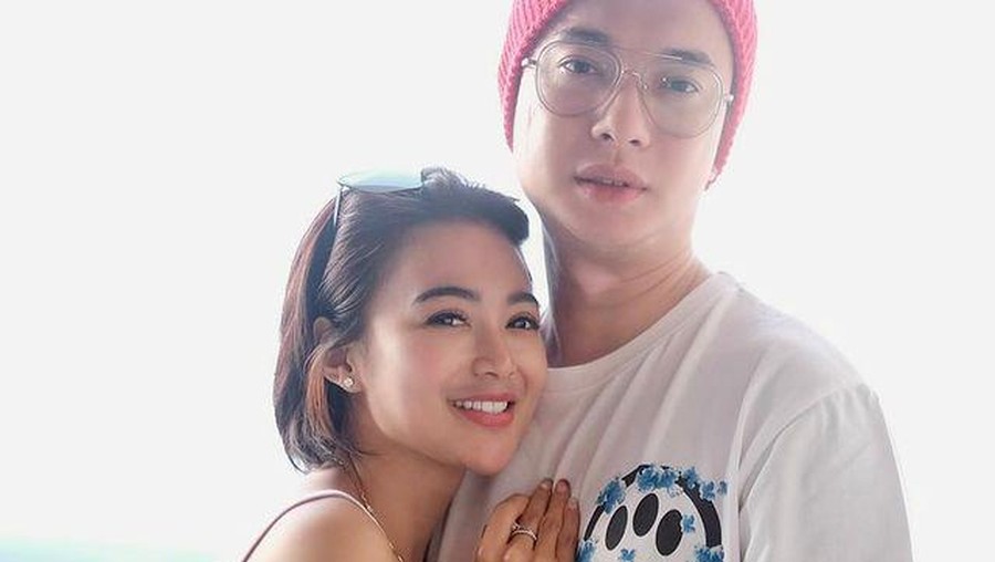 Wika Salim dan Max Adam