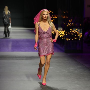 7 Momen Paling Heboh di Milan Fashion Week, dari Paris Hilton Jadi Model hingga Gaun Penuh Pelampung