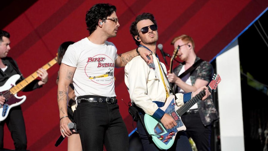 1427022834 NEW YORK, NEW YORK - SEPTEMBER 24: Joe Jonas and Kevin Jonas of the Jonas Brothers perform onstage during Global Citizen Festival 2022: New York at Central Park on September 24, 2022 in New York City. (Photo by Kevin Mazur/Getty Images)