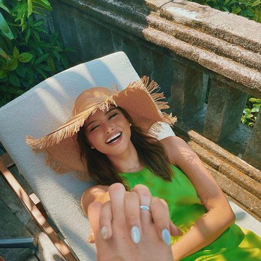 Pengantin Baru! 6 Potret Amanda Khairunnisa & Suami Bule Bulan Madu di Bali