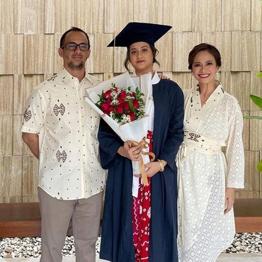 7 Potret Kika Putri Cantik Ersa Mayori Mahasiswa Teknik Penerbangan ITB