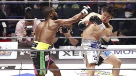 FOTO: Mayweather Perpanjang Rekor, 51 Duel Selalu Menang