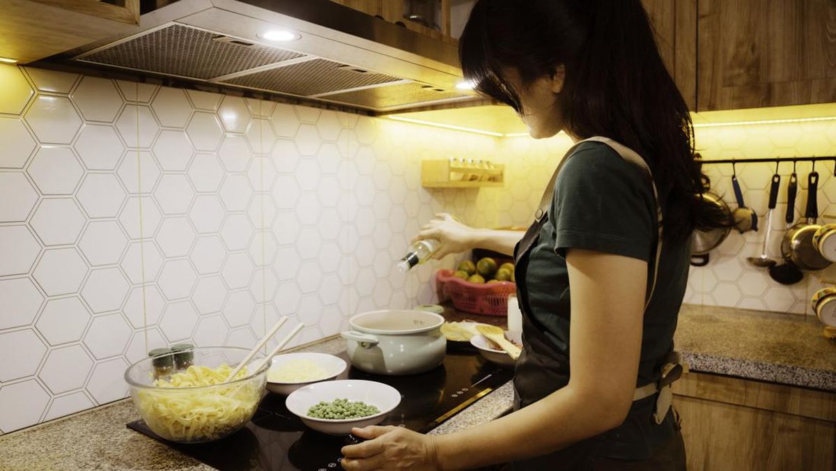 4 Kebiasaan di Dapur yang Diam-Diam Bisa Bikin Kamu Sakit