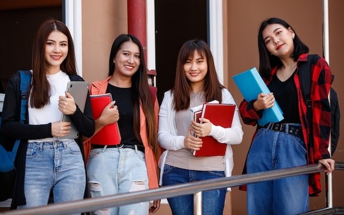 Ilustrasi mahasiswa baru/ Foto: Freepik.com/bangkokclickstudio