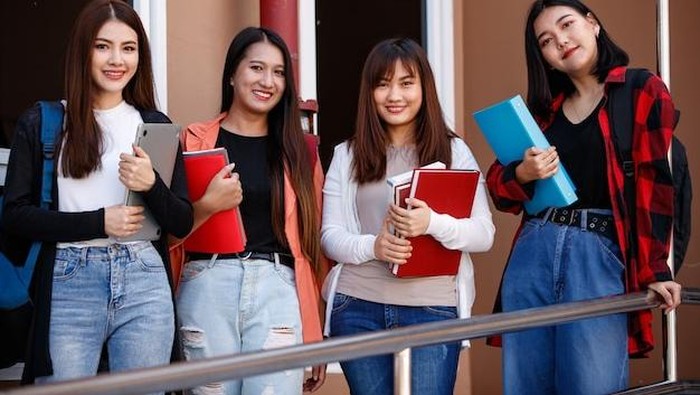 Ilustrasi mahasiswa baru/ Foto: Freepik.com/bangkokclickstudio