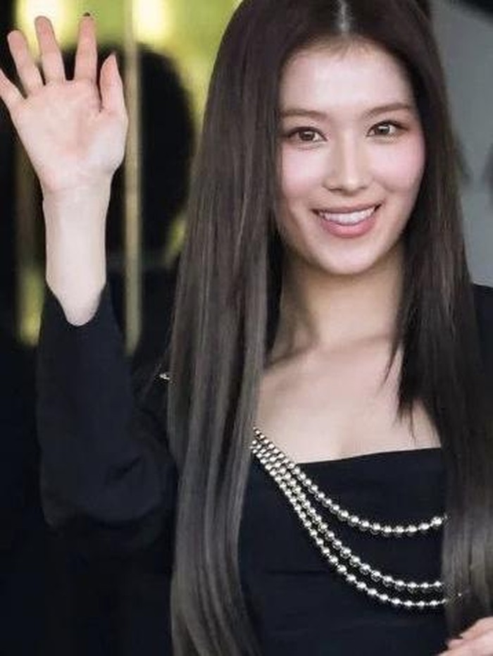 Kehadiran Sana dalam event ini juga sukses menuai sorotan netizen yang terpesona dengan visual anggun idol K-Pop berusia 25 tahun ini./ foto: intagram.com/mysanatwice