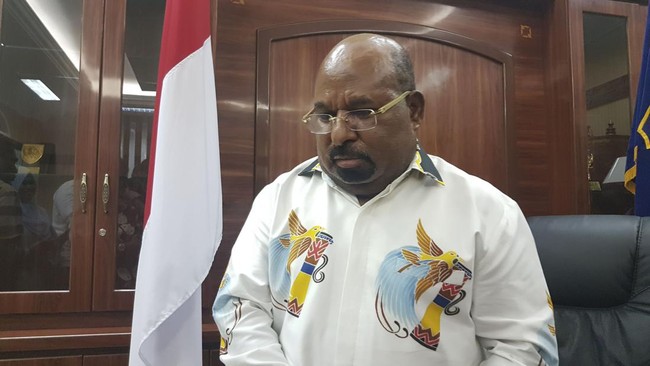 Presiden Direktur PT Rio De Gabriello/Round De Globe (RDG) Gibbrael Issak dan pilot pesawat RDG Airlines Sri Mulyanto diperiksa soal kasus Lukas Enembe.