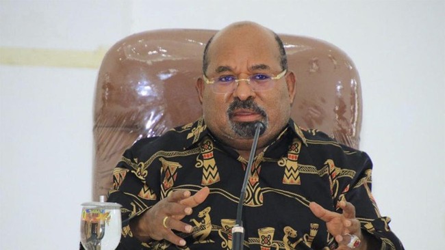 Mahfud juga merespons soal mobilisasi massa yang mengatakan bahwa Lukas Enembe dikriminalisasi karena hanya Rp1 miliar saja.