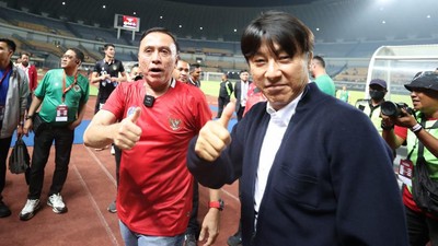 Mantan Ketua Umum PSSI, Mochamad Iriawan alias Iwan Bule turut menghibur pemain-pemain Timnas Indonesia U-20 yang batal tampil di Piala Dunia U-20 2023.