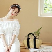 Ingin Chic dan Instagramable Saat ke Pantai? 7 OOTD Ala Korea Pakai Tas Jerami Ini Bisa Disontek