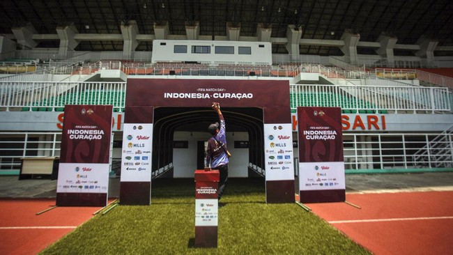 Menpora RI Zainudin Amali menyebut sudah berkomunikasi dengan PSSI perihal SUGBK tidak bisa digunakan menjamu lawan dalam ajang Piala AFF 2022.
