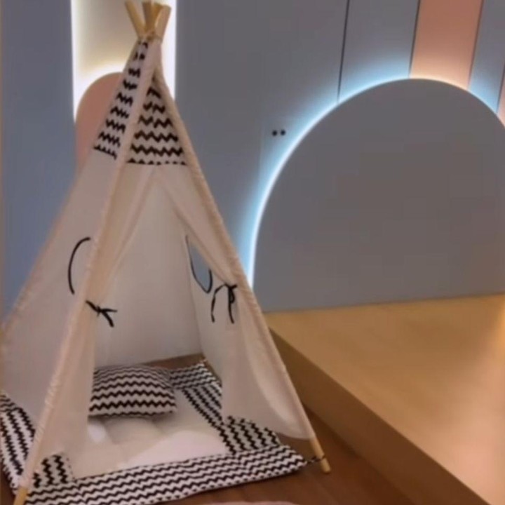 <p>Agar terlihat semakin menyenangkan, Zaskia juga menanbahkan sebuah tenda ke dalam kamar anaknya ini, Bunda. (Foto: Instagram: @zaskia_gotix)</p>