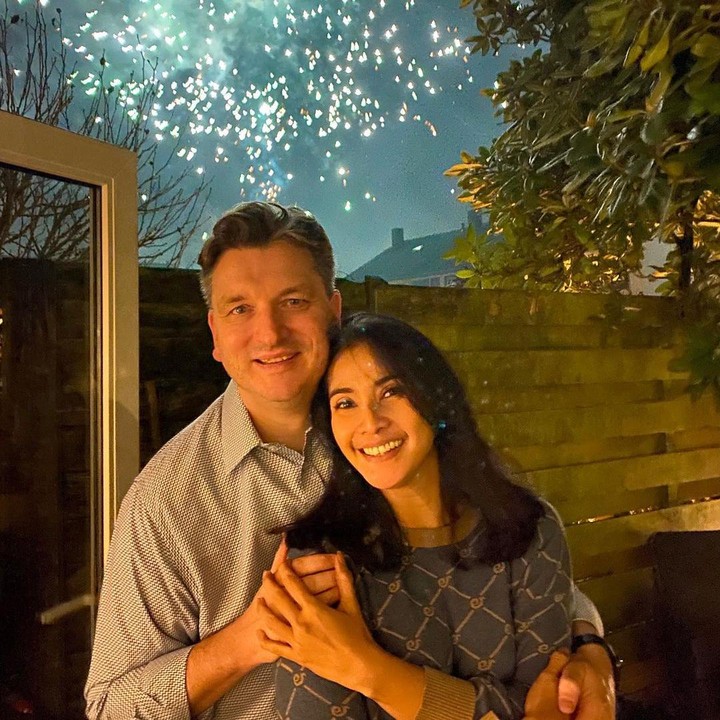 <p>Kini, Maudy dan Frederik sendiri sudah menikah lebih dari 20 tahun, Bunda. Meski begitu, keduanya selalu terlihat romatis dan jauh dari gosip miring. (Foto: Instagram: @maudykoesnaedi)</p>