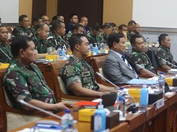 Komisi I DPR Tanggapi Posisi Duduk Andika dan Dudung Dipisahkan Prabowo