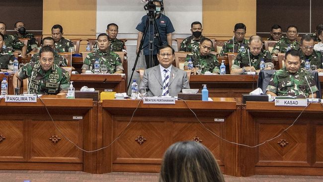 Menhan Prabowo Subianto mendukung langkah penurunan syarat tinggi badan bagi calon prajurit TNI, yang disesuaikan dengan kondisi masyarakat Indonesia.