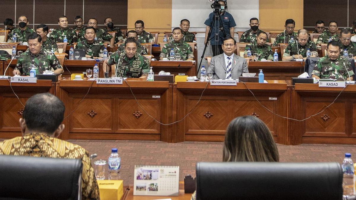 FOTO: Prabowo di Antara Panglima Andika dan KSAD Dudung