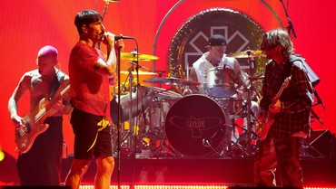 img-title Red Hot Chili Peppers Dedikasikan 'Eddie' untuk Mendiang Eddie Van Halen