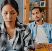 Hati-hati, Ini 6 Tanda Pasangan Kamu Berselingkuh Secara Emosional
