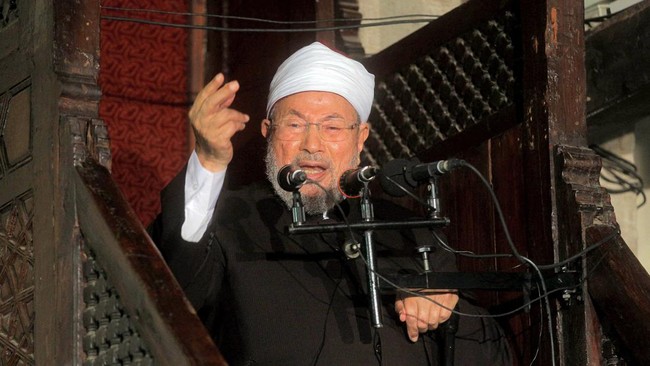 Semasa hidupnya, Yusuf al-Qadarawi dalam pelarian dan pernah dipenjara berkali-kali karena terlibat Ikhwanul Muslimin yang dianggap Mesir kelompok teroris.
