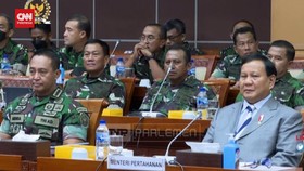 VIDEO: Jenderal Dudung, Panglima TNI Dan Menhan Hadiri Raker Di DPR