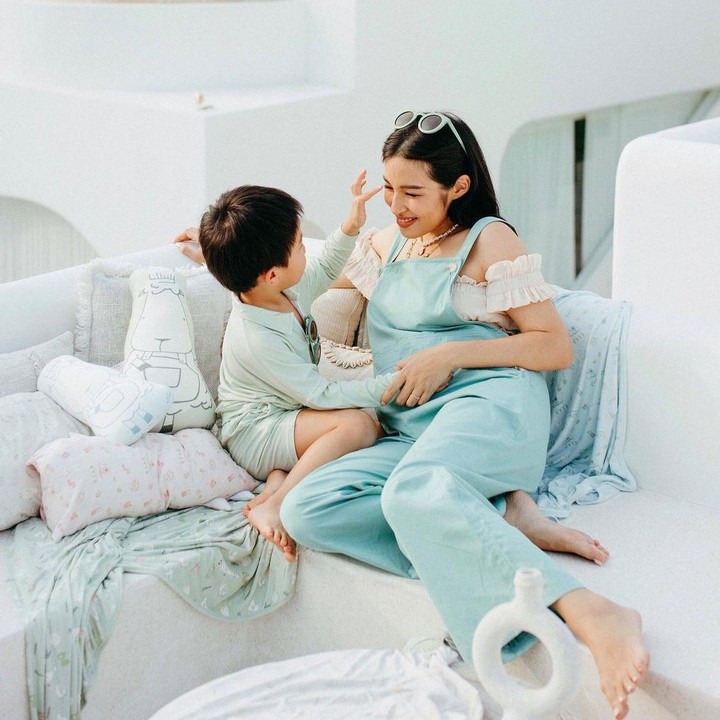 <p>Tiffany dan Chef Arnold sebelumnya juga telah dikaruniai seorang anak laki-laki yang tampan. Pada 5 Juli 2019, Tiffany bayi berjenis kelamin laki-laki dan diberi nama Arthur Miles Poernomo. Tak terasa Arthur kini sudah mau jadi kakak nih. Foto: Instagram @tiffanysoetanto</p>