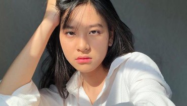 9 Foto Cantik Zee JKT48 yang Viral Usai Video Skandal Tersebar