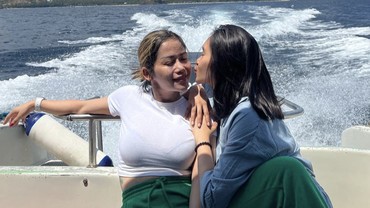 img-title Netizen Bingung Anak Farida Nurhan Hamil Vs Pangeran Harry Diasingkan