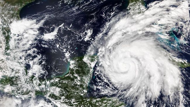 Badai Ian menghantam Kuba dan menyebabkan longsor pada Selasa (27/9) pagi waktu setempat. Badai ini juga mengancam wilayah Florida.