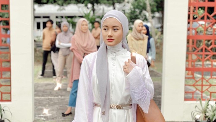 Dinda Hauw dan Rey Mbayang