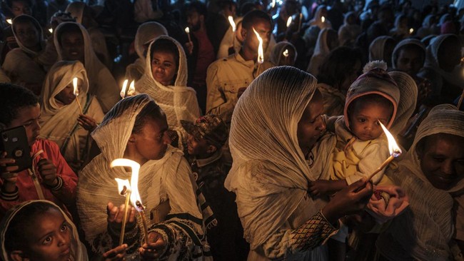 FOTO: Merayakan Penemuan Salib Sejati di Festival Meskel Ethiopia