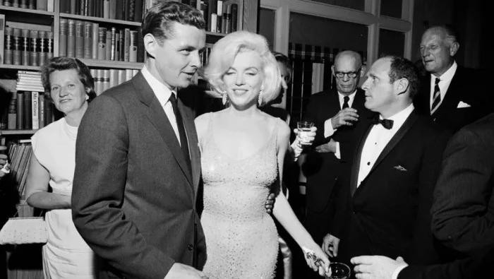 Fakta di Balik Gaun Kontroversial Marilyn Monroe, Jadi Busana Glamor Terakhir yang Dipakainya!