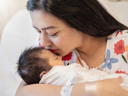 Mengenal Posisi Laid Back, Posisi Menyusui Paling Nyaman dan Bikin ASI Deras